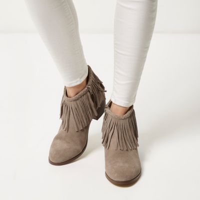 Beige fringed ankle boots